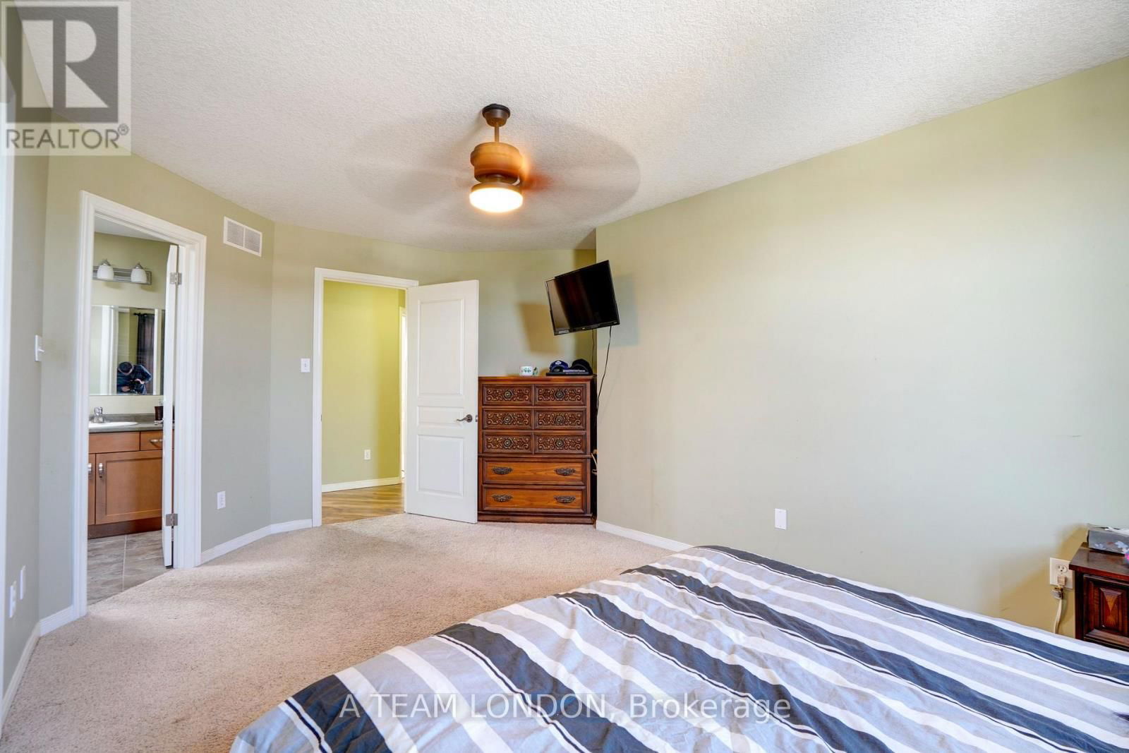 386 CHAMPLAIN AVENUE Image 13