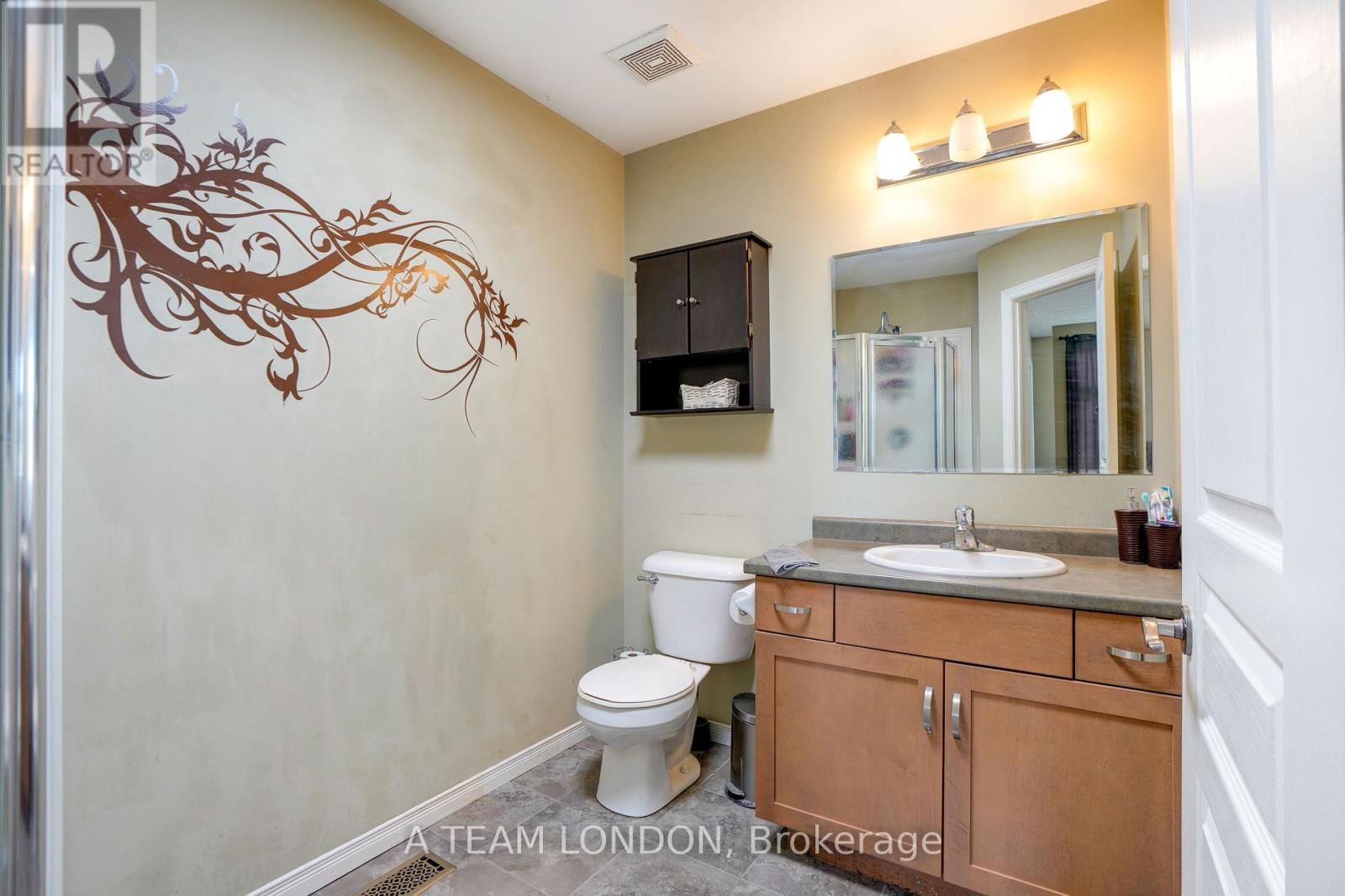 386 CHAMPLAIN AVENUE Image 14
