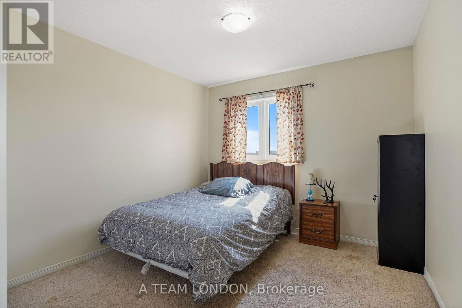 386 CHAMPLAIN AVENUE Image 16