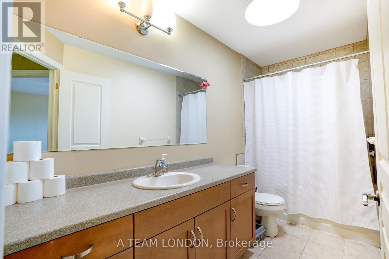 386 CHAMPLAIN AVENUE Image 17