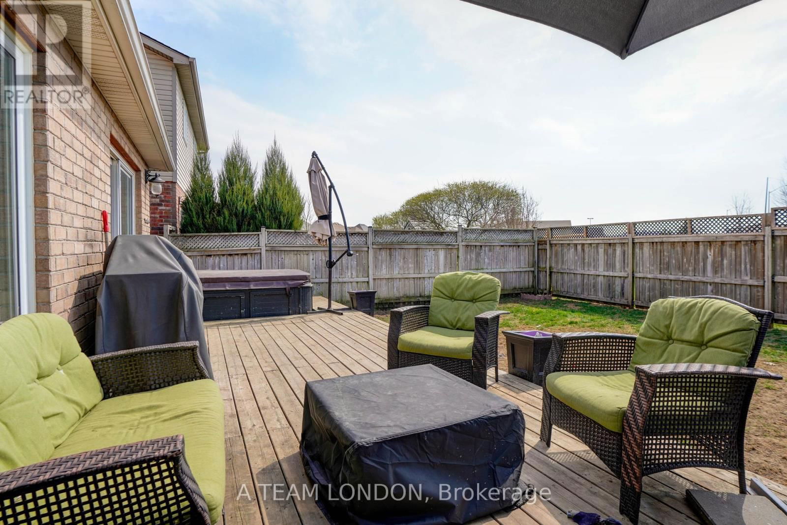 386 CHAMPLAIN AVENUE Image 21