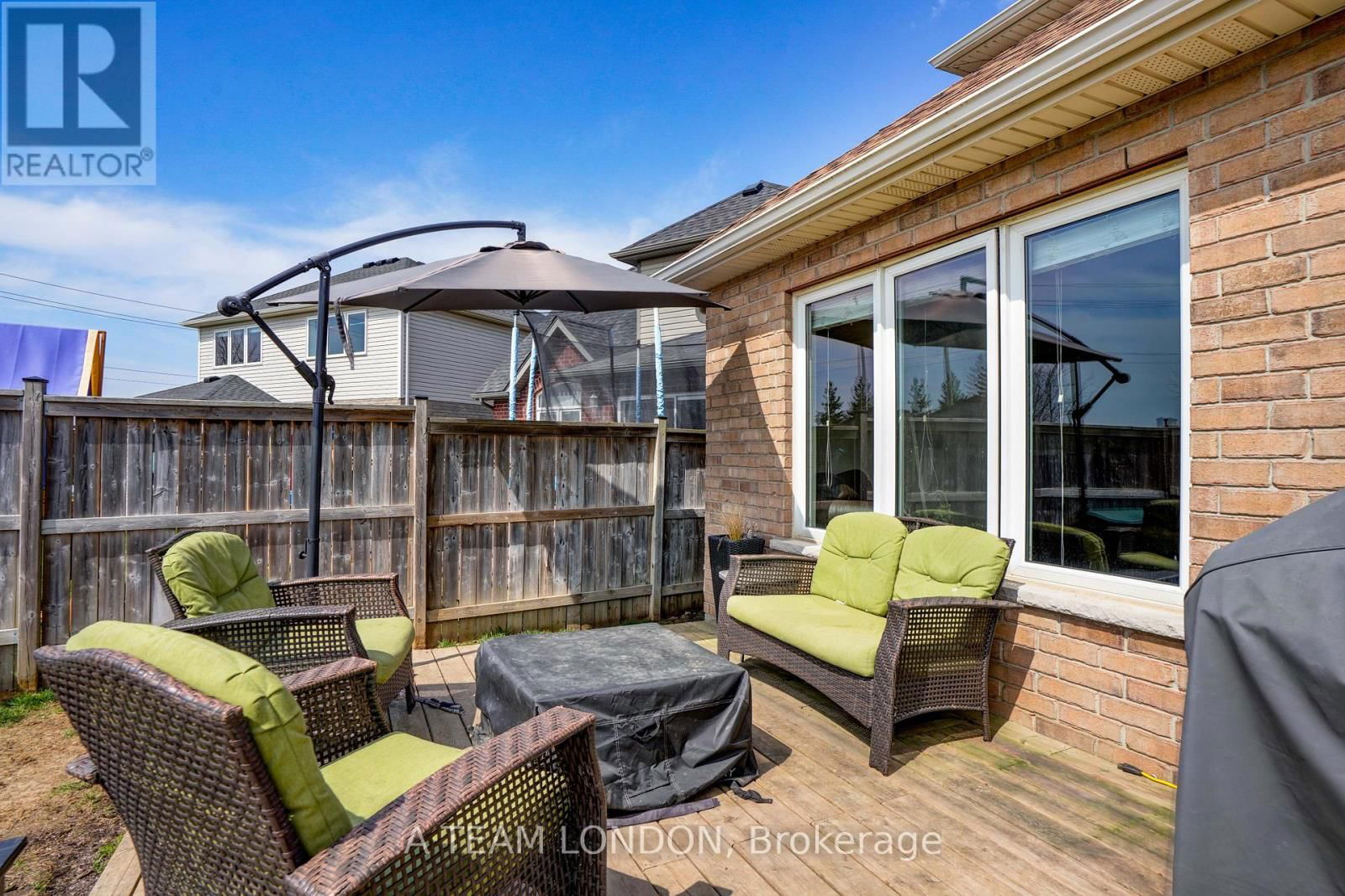 386 CHAMPLAIN AVENUE Image 22