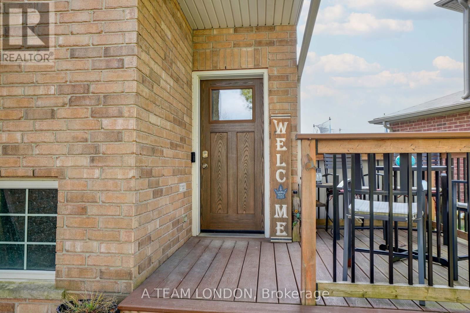 386 CHAMPLAIN AVENUE Image 4