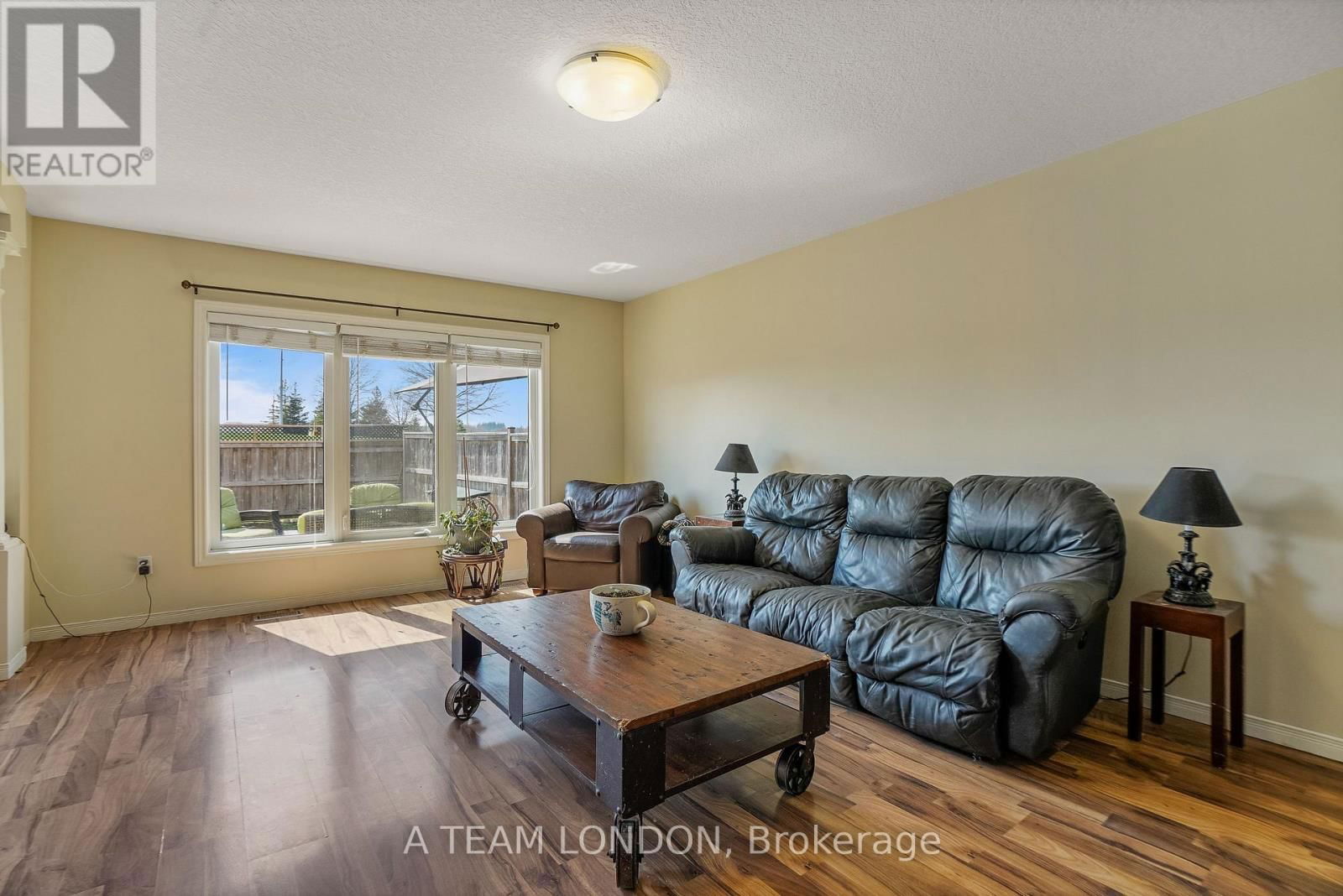 386 CHAMPLAIN AVENUE Image 5