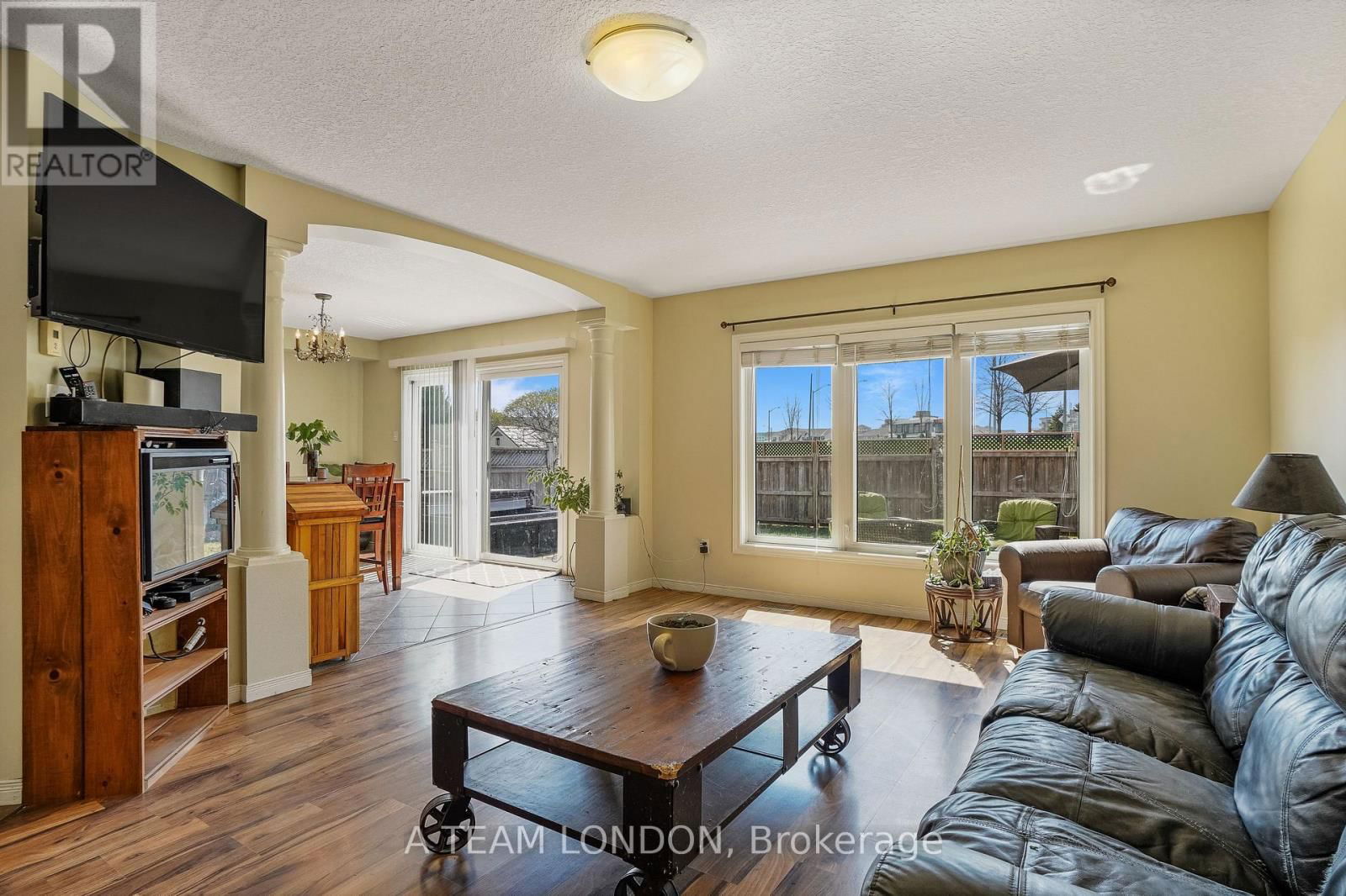386 CHAMPLAIN AVENUE Image 6
