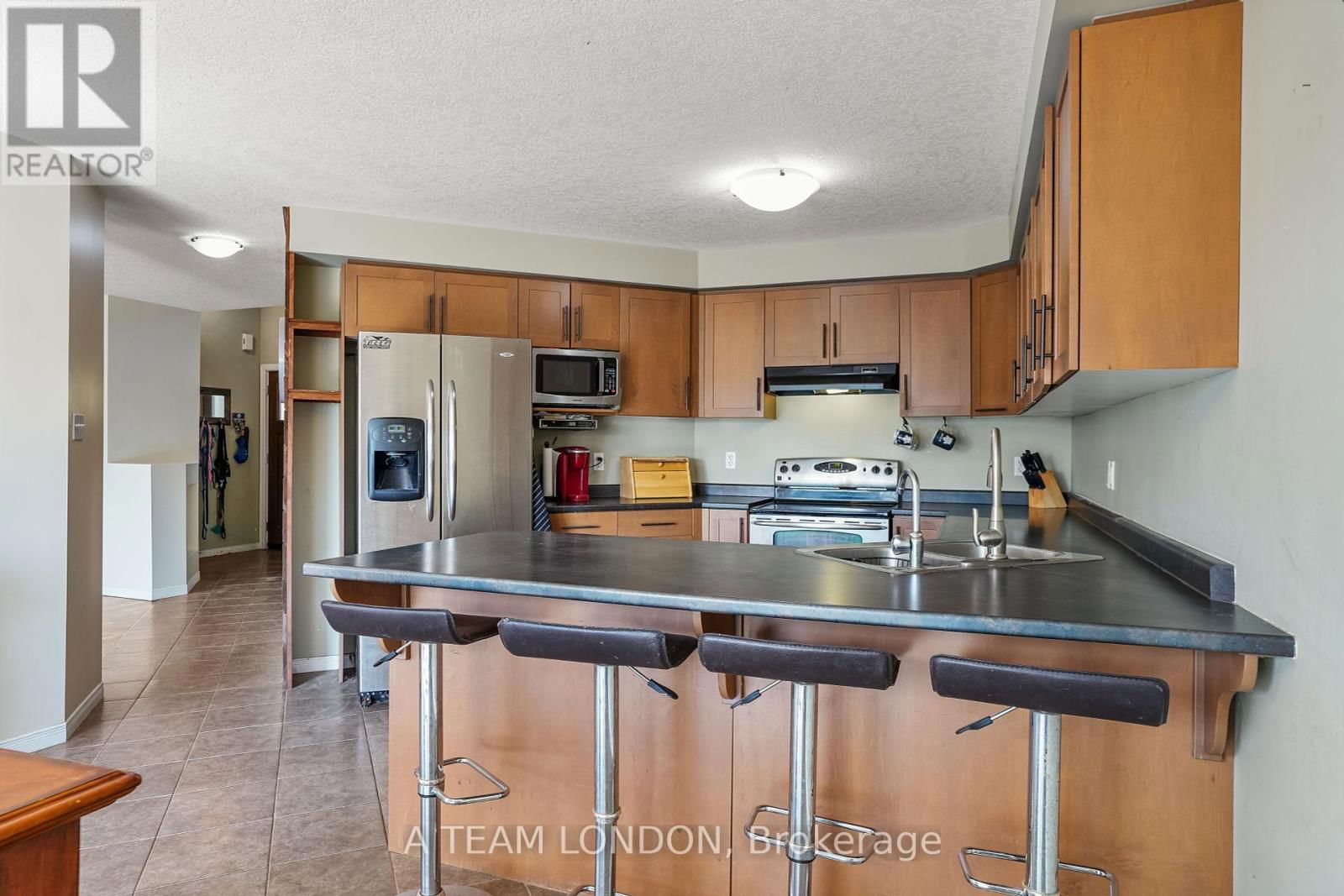 386 CHAMPLAIN AVENUE Image 9