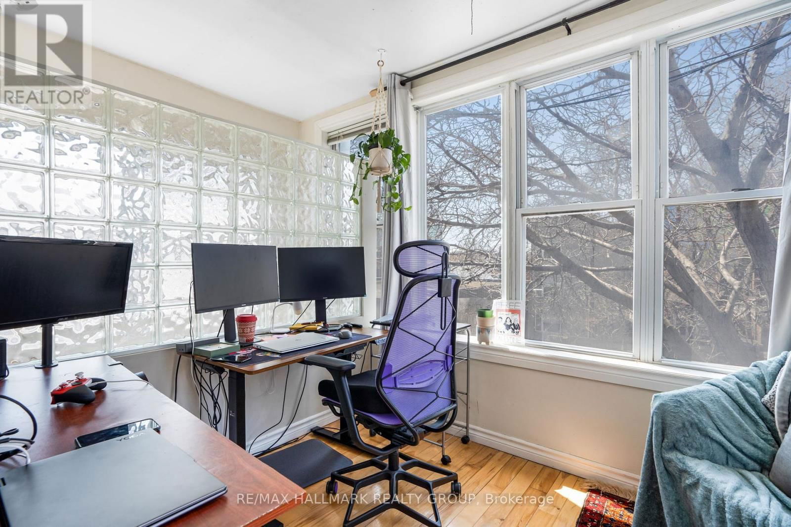 48 LOUISA STREET Image 13