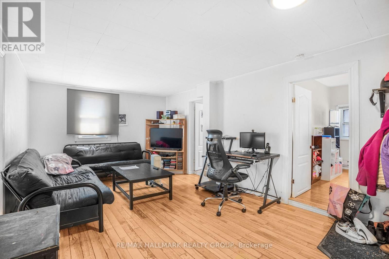 48 LOUISA STREET Image 16