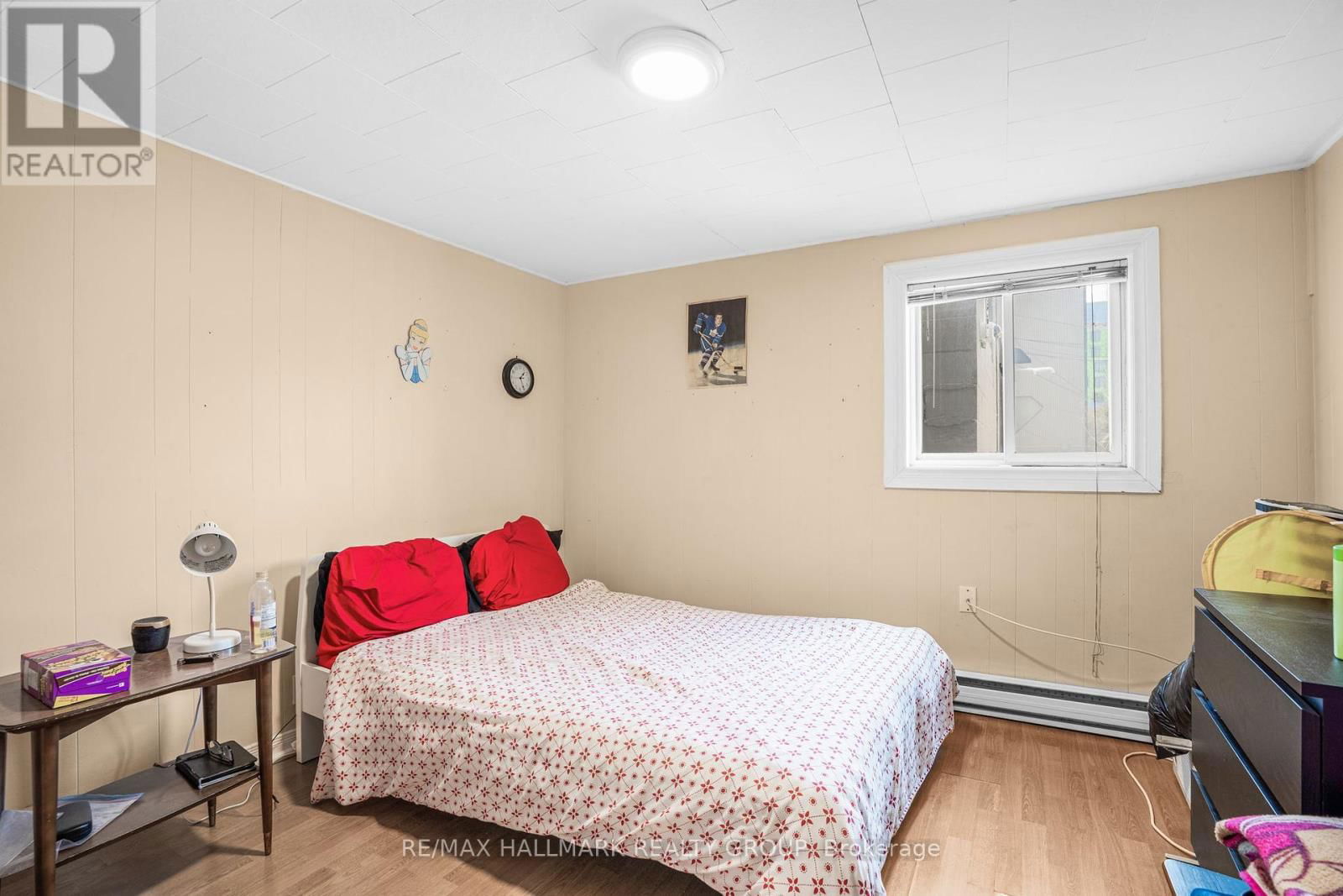 48 LOUISA STREET Image 18