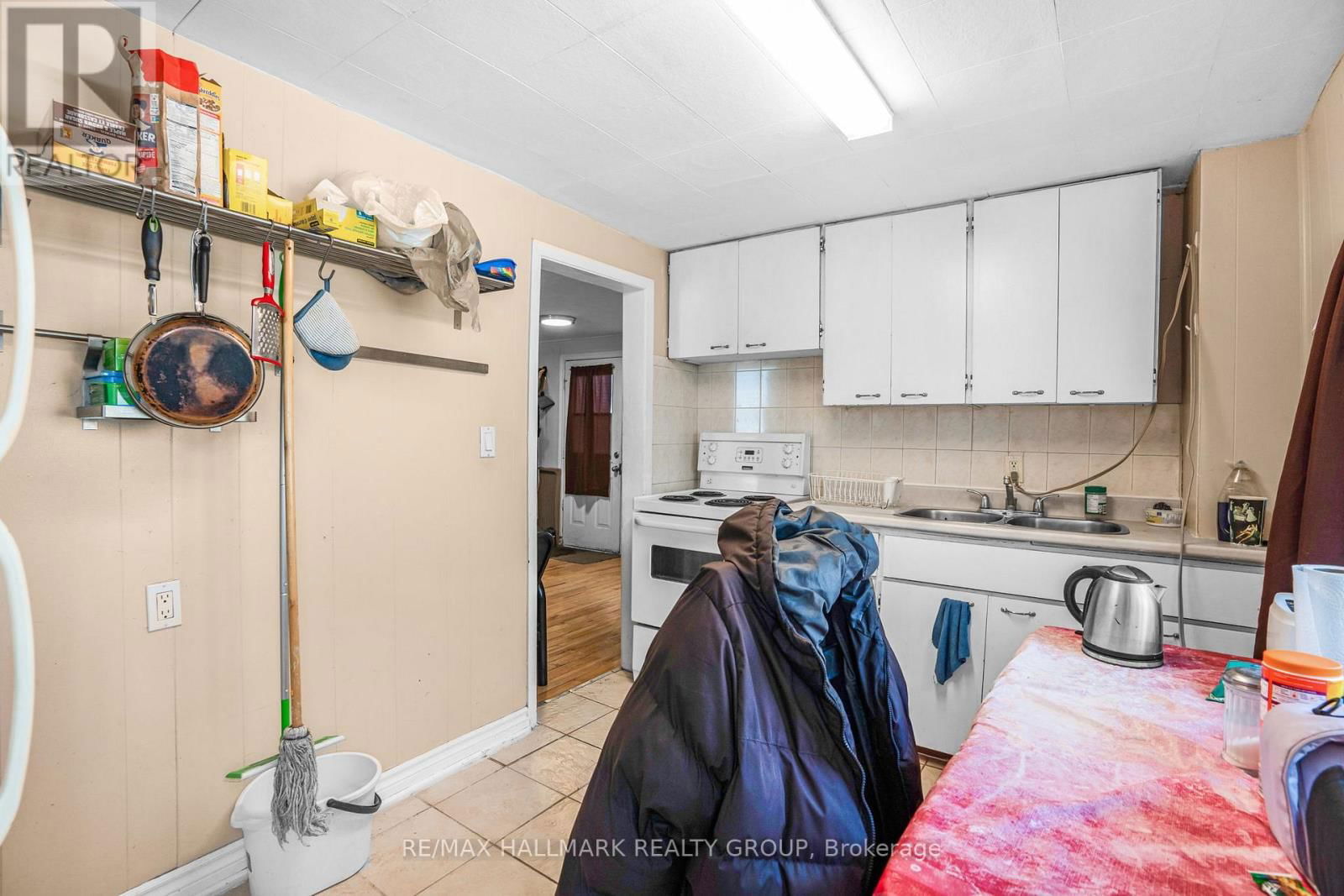48 LOUISA STREET Image 20