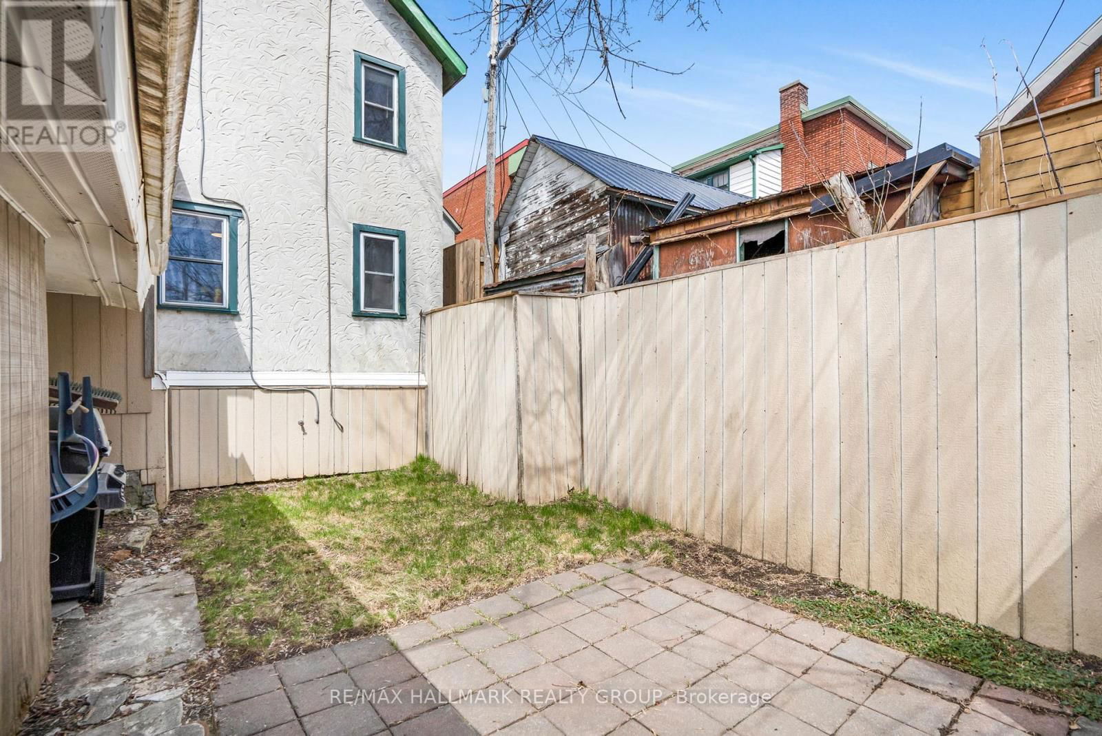 48 LOUISA STREET Image 22