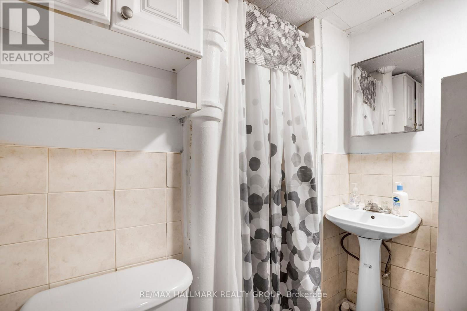 48 LOUISA STREET Image 23