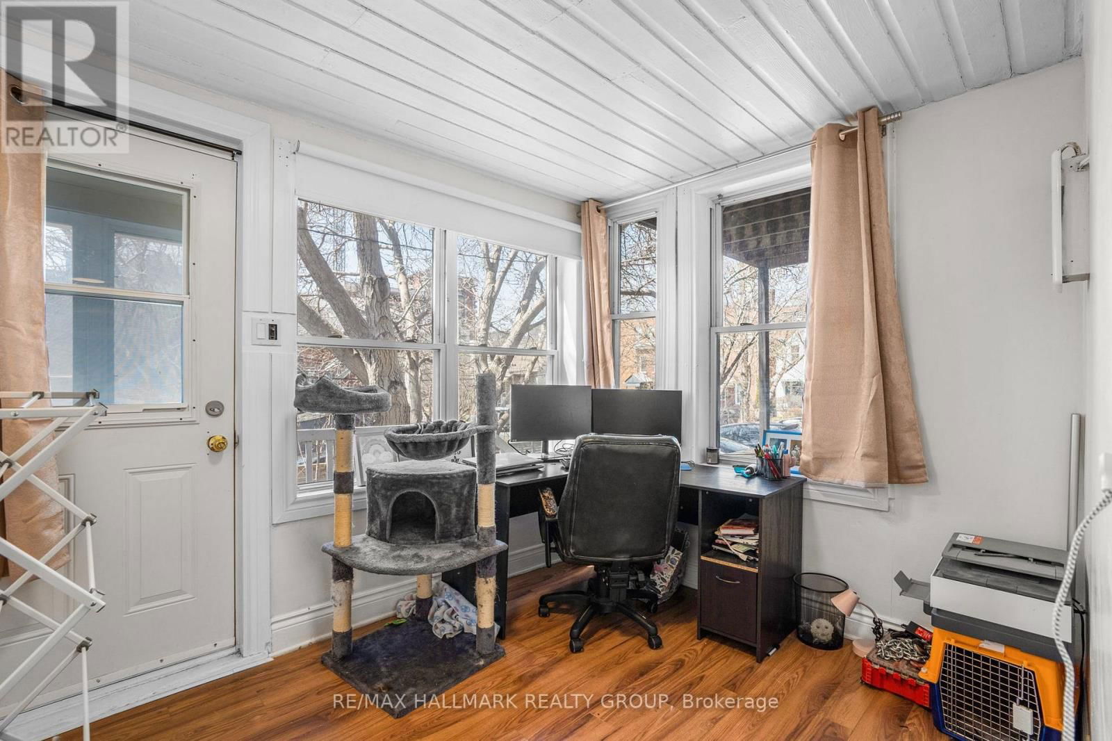 48 LOUISA STREET Image 30