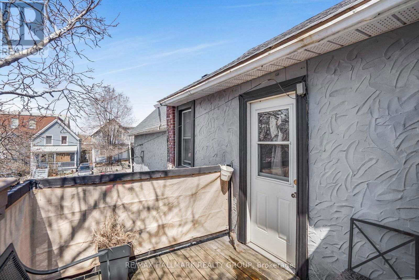 48 LOUISA STREET Image 31