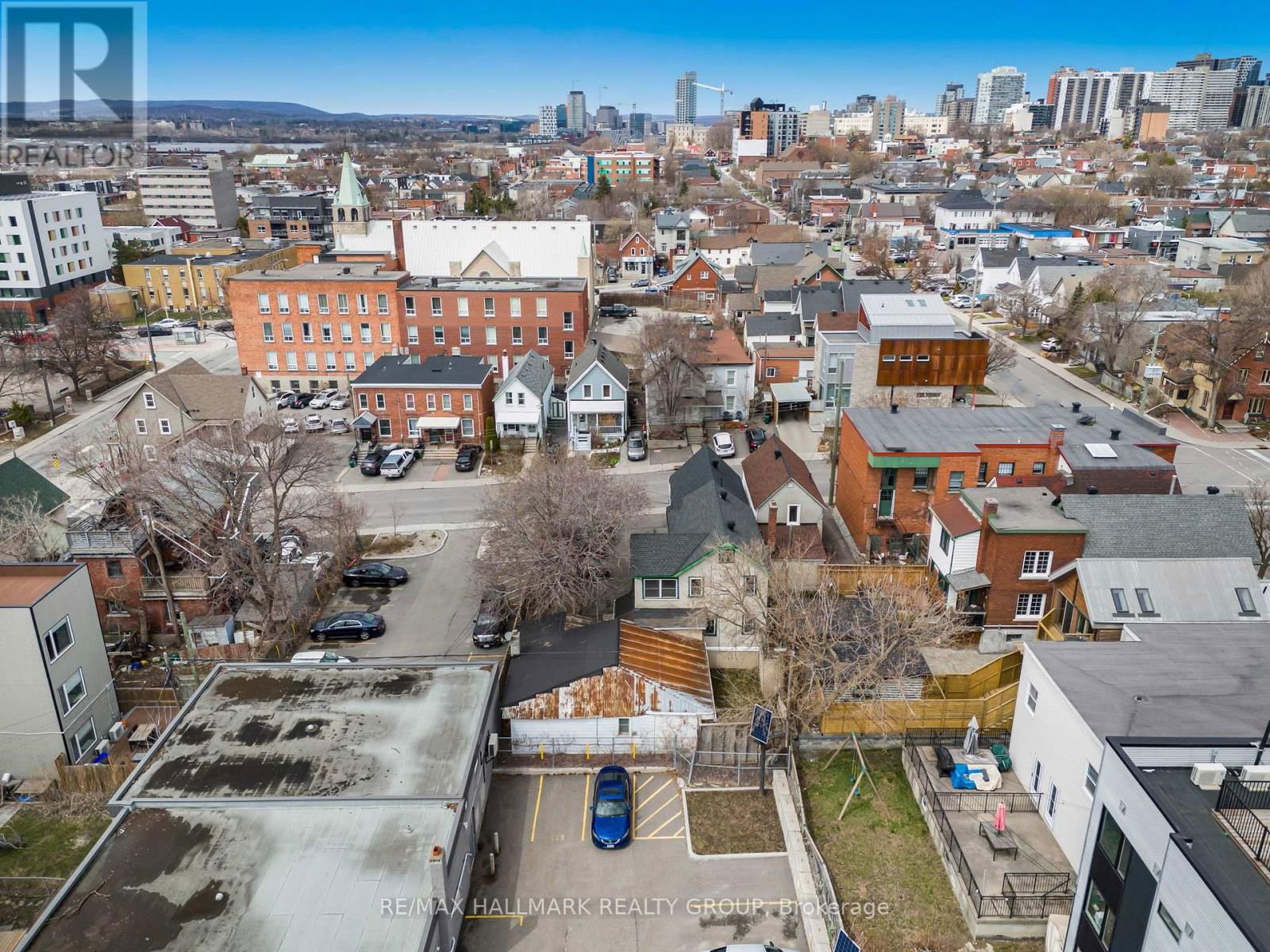 48 LOUISA STREET Image 37