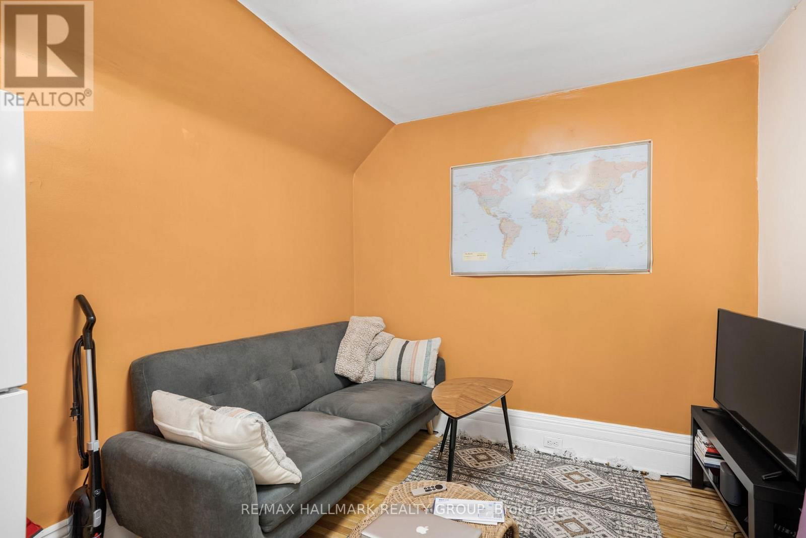 48 LOUISA STREET Image 7