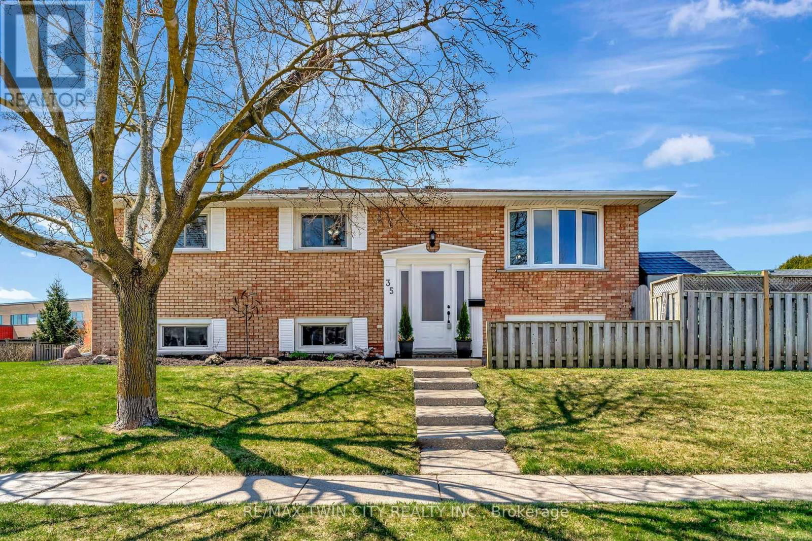 35 BAKERSFIELD DRIVE Image 1