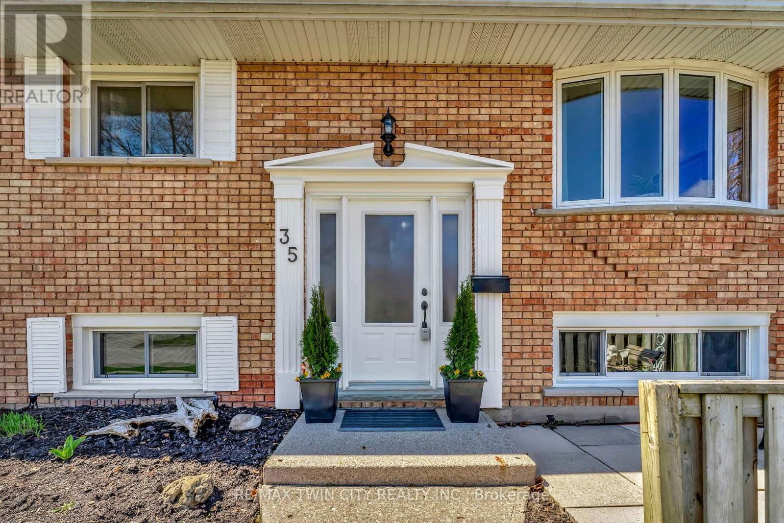35 BAKERSFIELD DRIVE Image 2