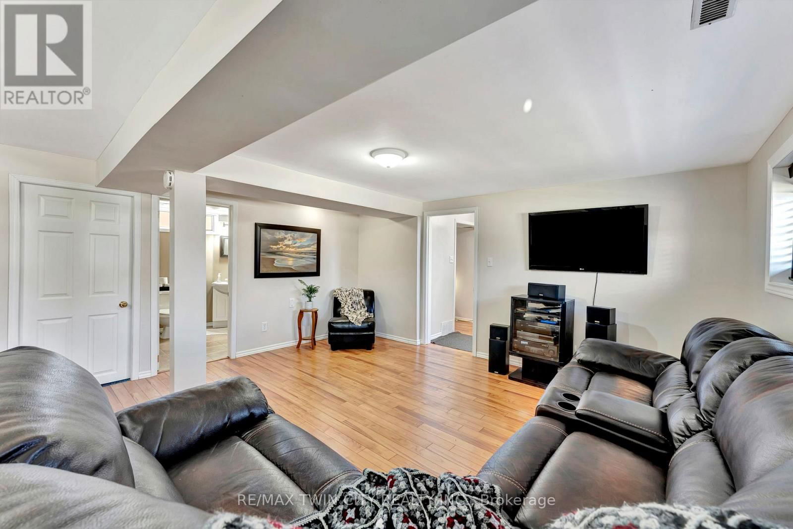 35 BAKERSFIELD DRIVE Image 24