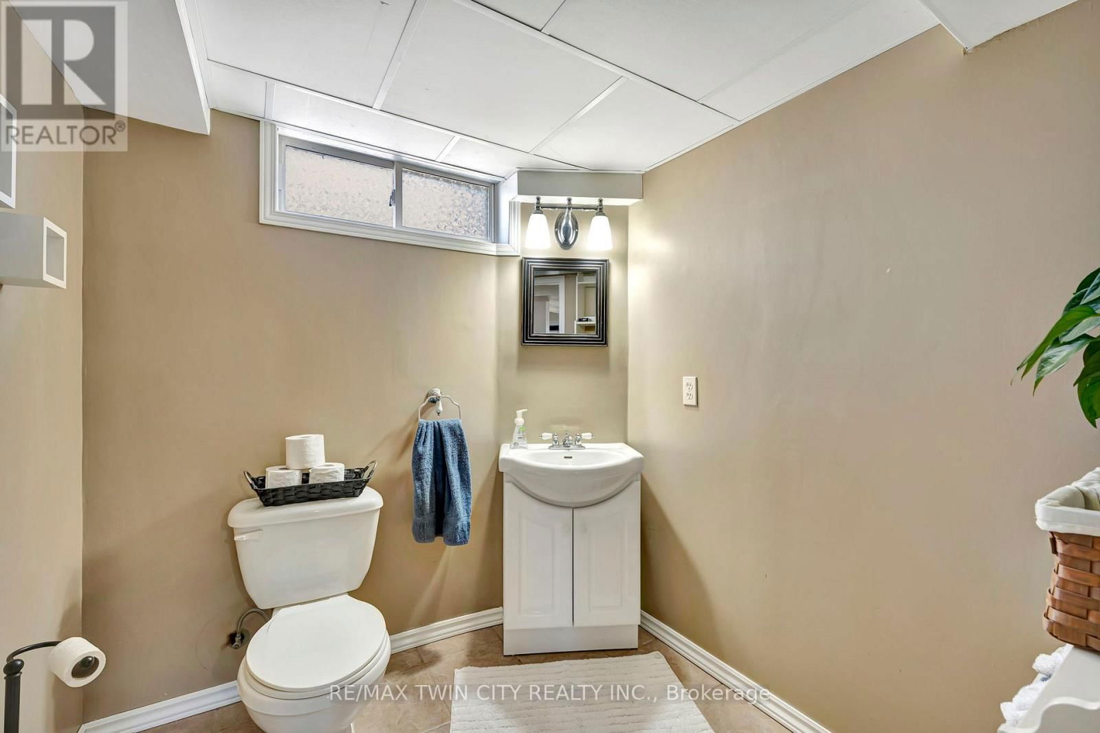 35 BAKERSFIELD DRIVE Image 26