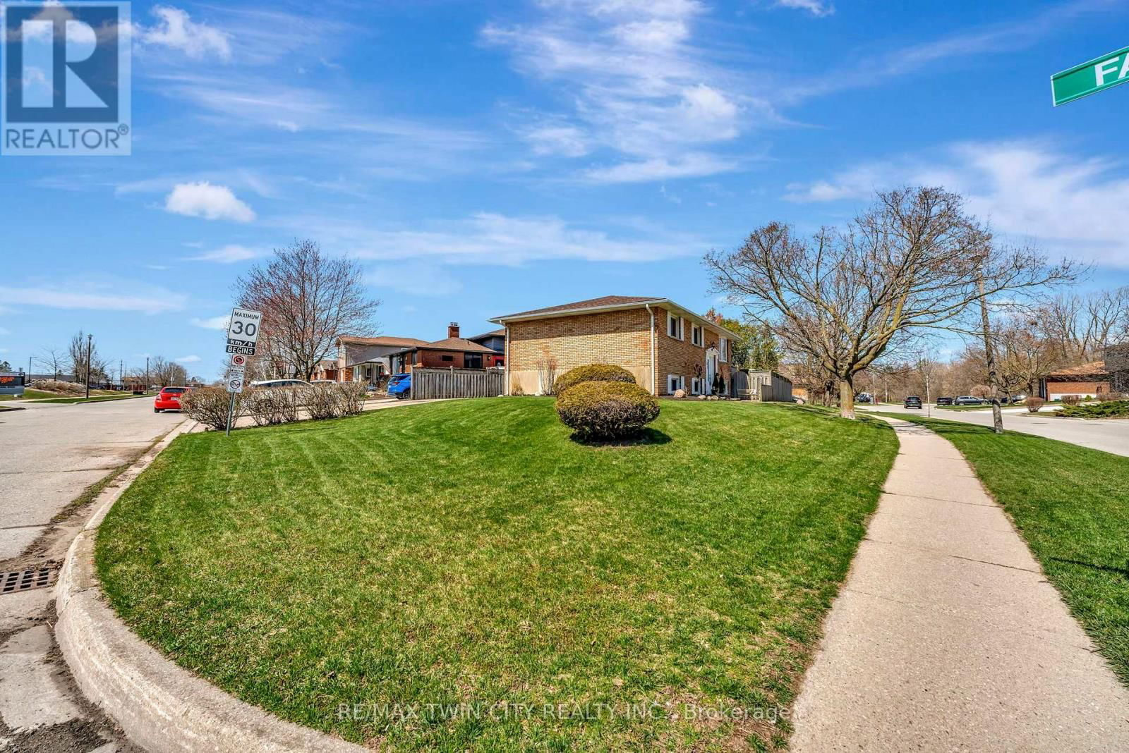 35 BAKERSFIELD DRIVE Image 3