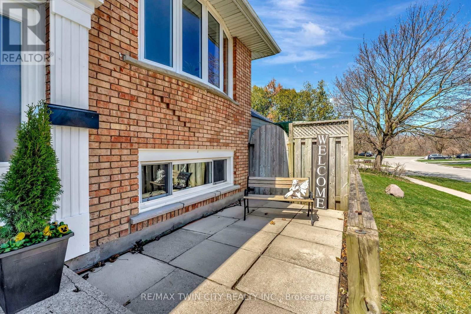 35 BAKERSFIELD DRIVE Image 5