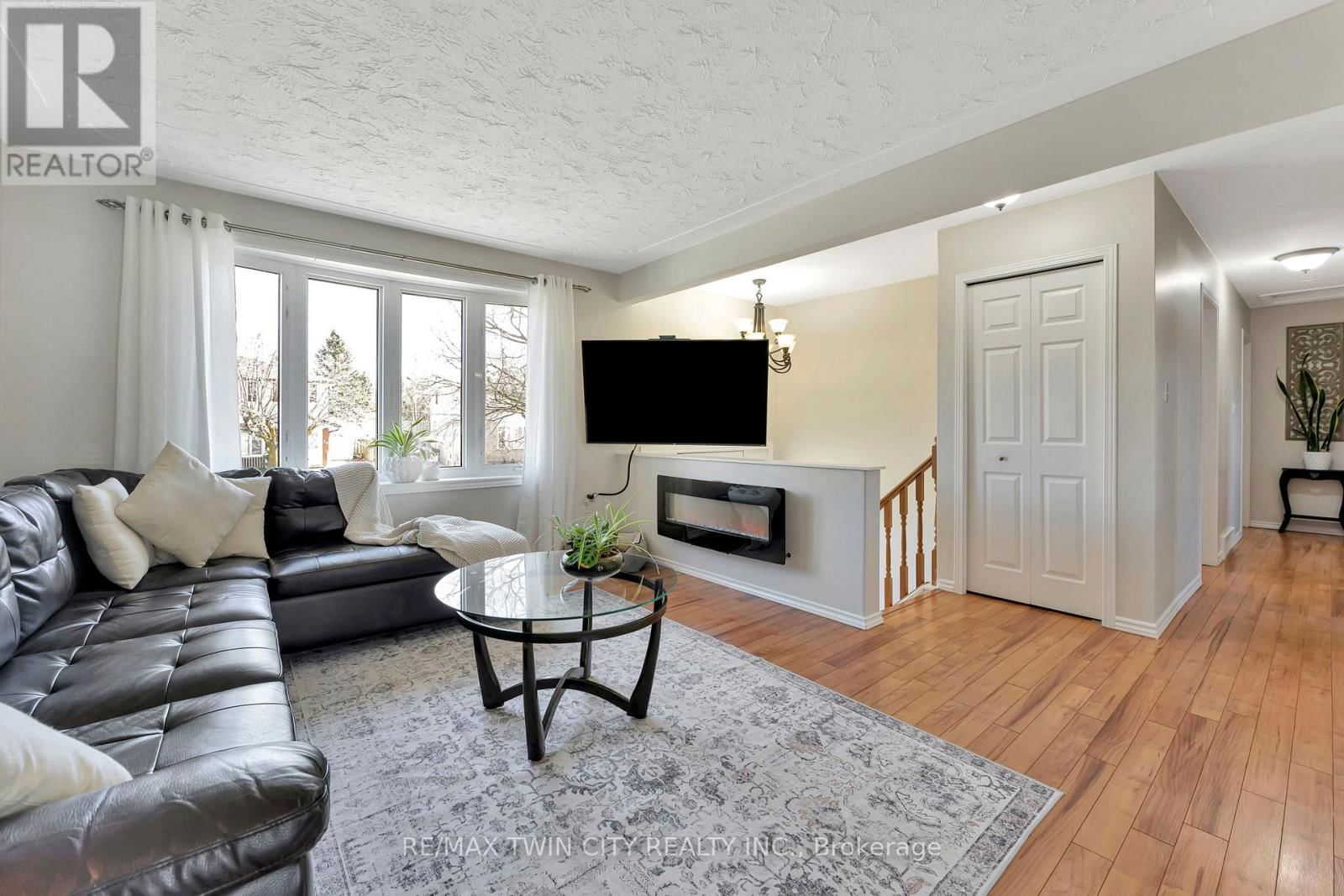 35 BAKERSFIELD DRIVE Image 8