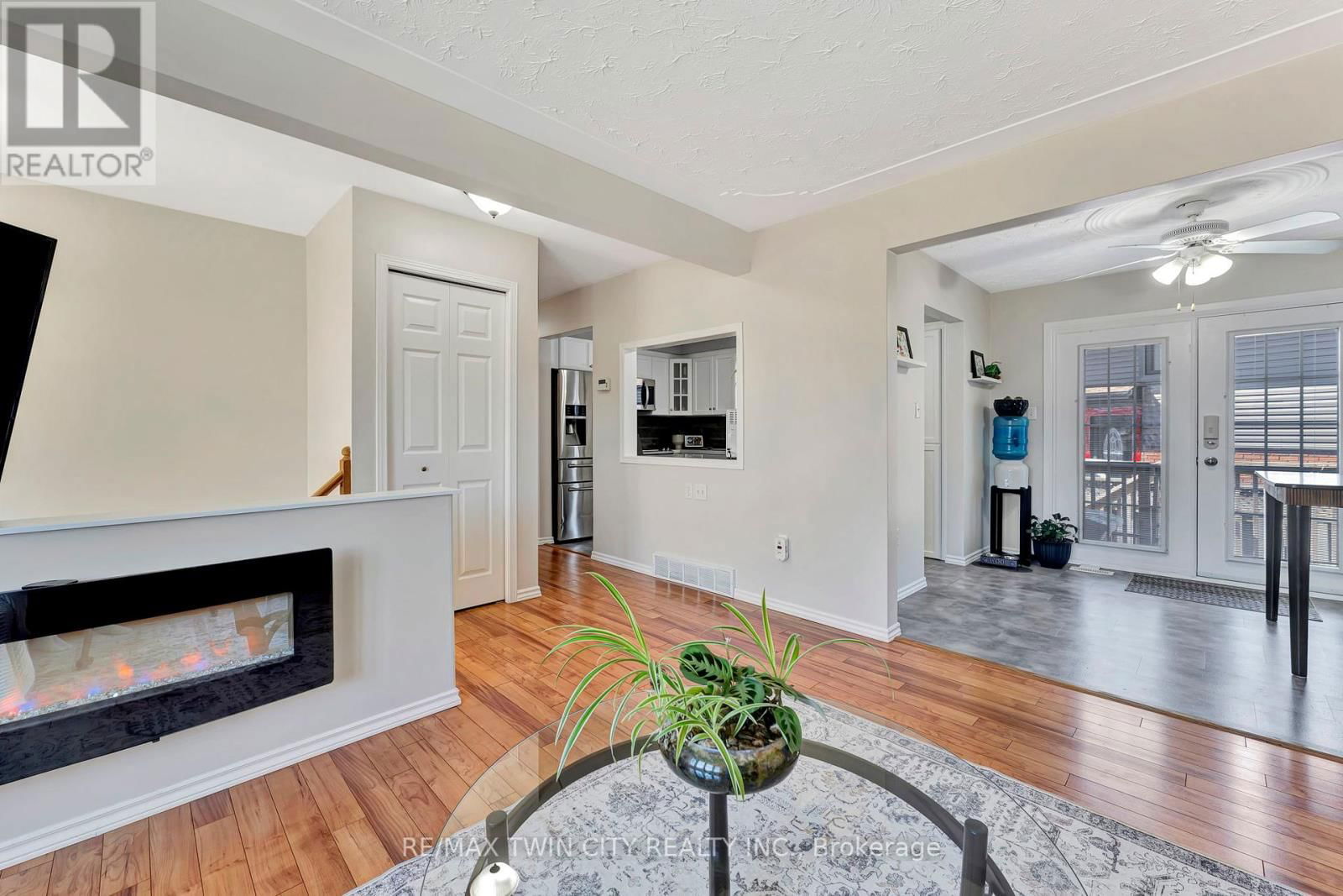 35 BAKERSFIELD DRIVE Image 9