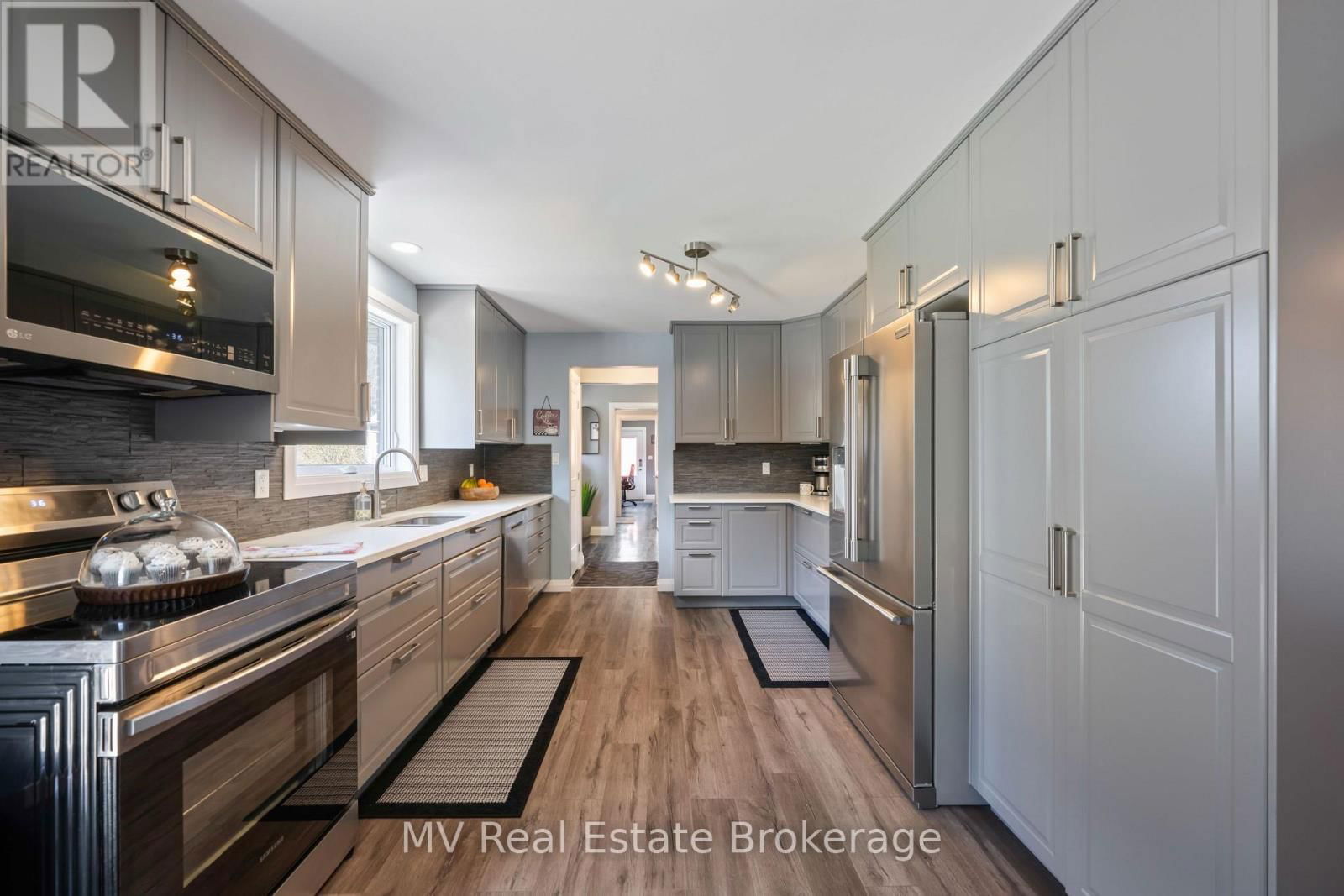 8378 WELLINGTON ROAD 22 Image 11