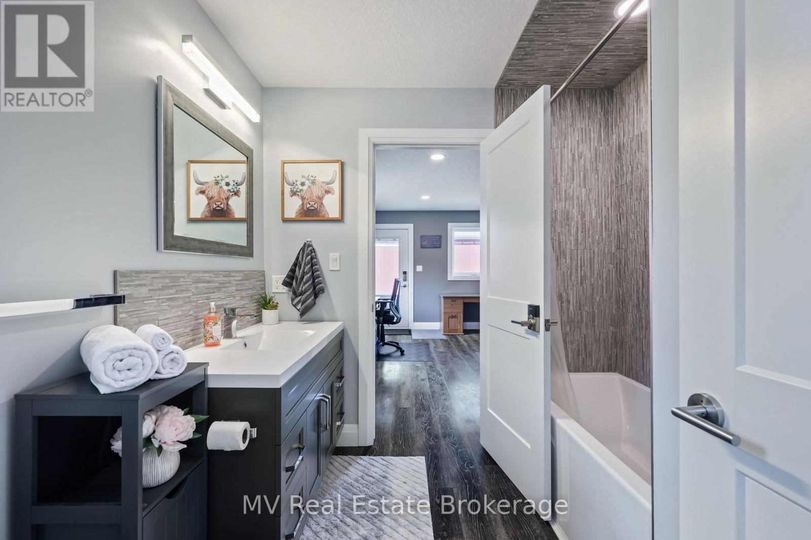 8378 WELLINGTON ROAD 22 Image 25