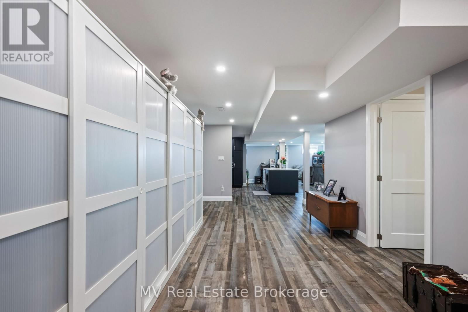 8378 WELLINGTON ROAD 22 Image 26