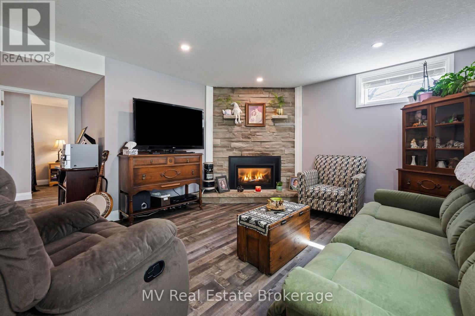 8378 WELLINGTON ROAD 22 Image 33