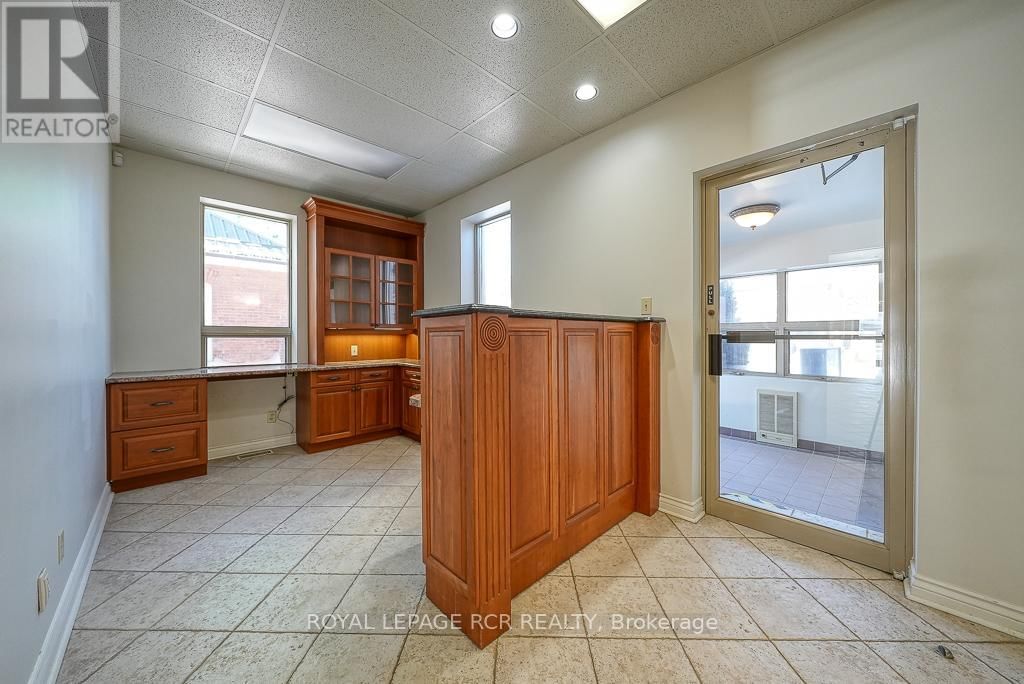 MAIN LEVEL - 590 ADELAIDE STREET Image 3