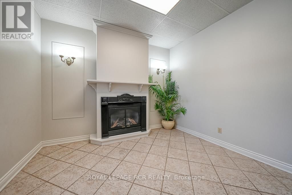 MAIN LEVEL - 590 ADELAIDE STREET Image 4