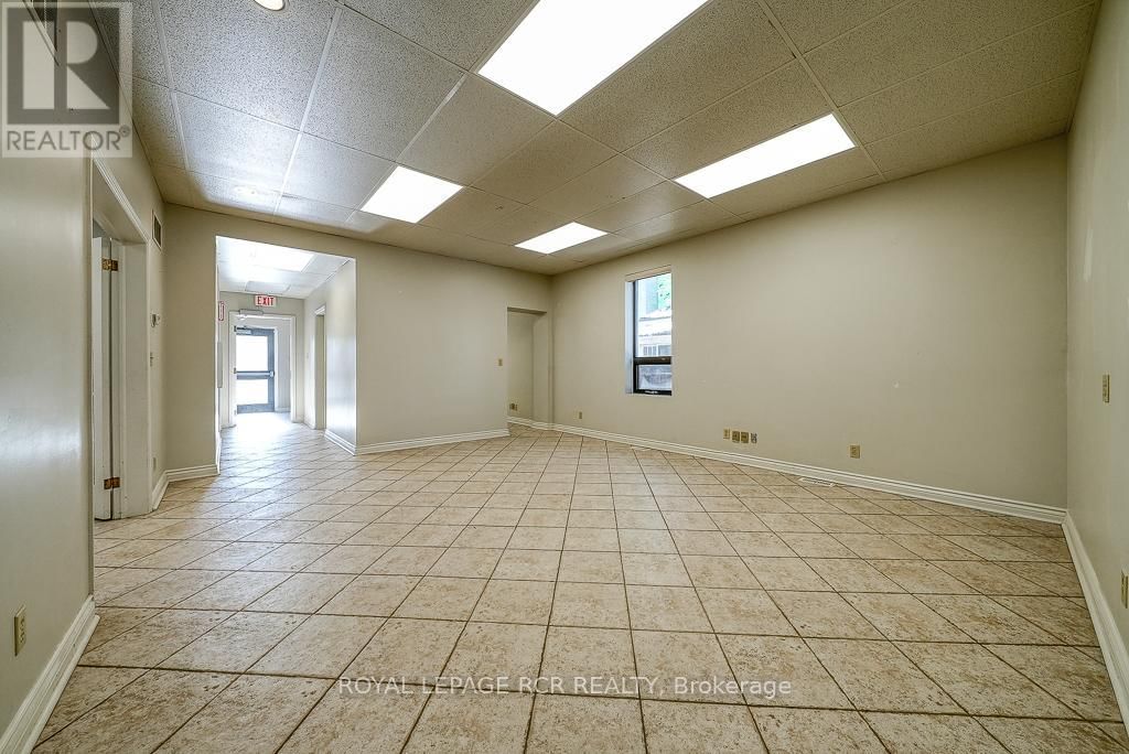 MAIN LEVEL - 590 ADELAIDE STREET Image 6