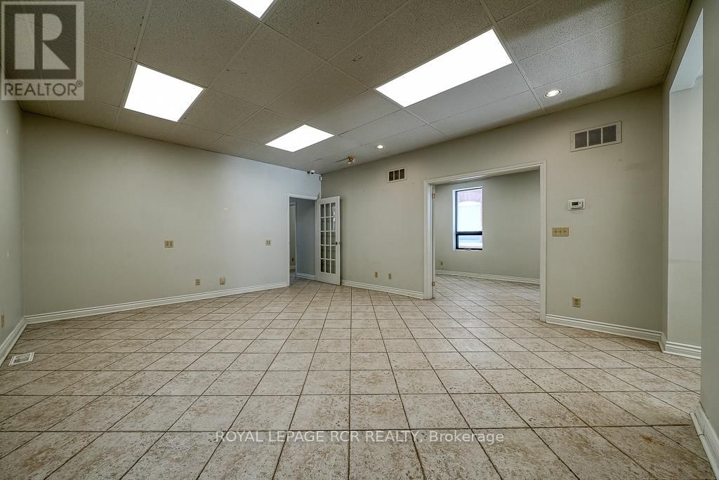 MAIN LEVEL - 590 ADELAIDE STREET Image 7