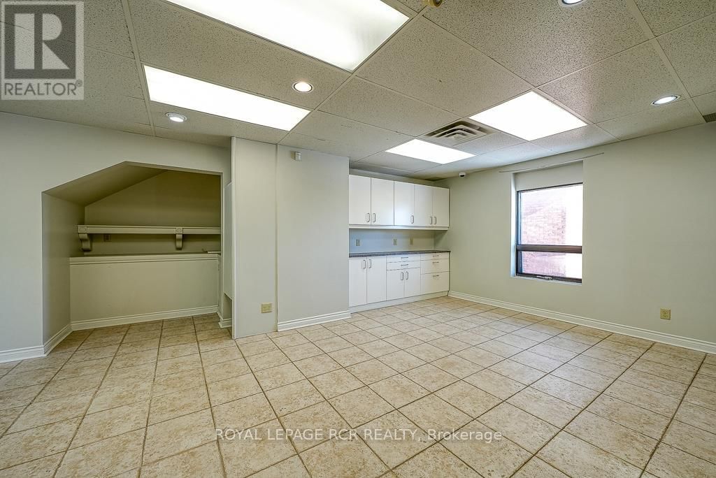 590 ADELAIDE STREET Image 2