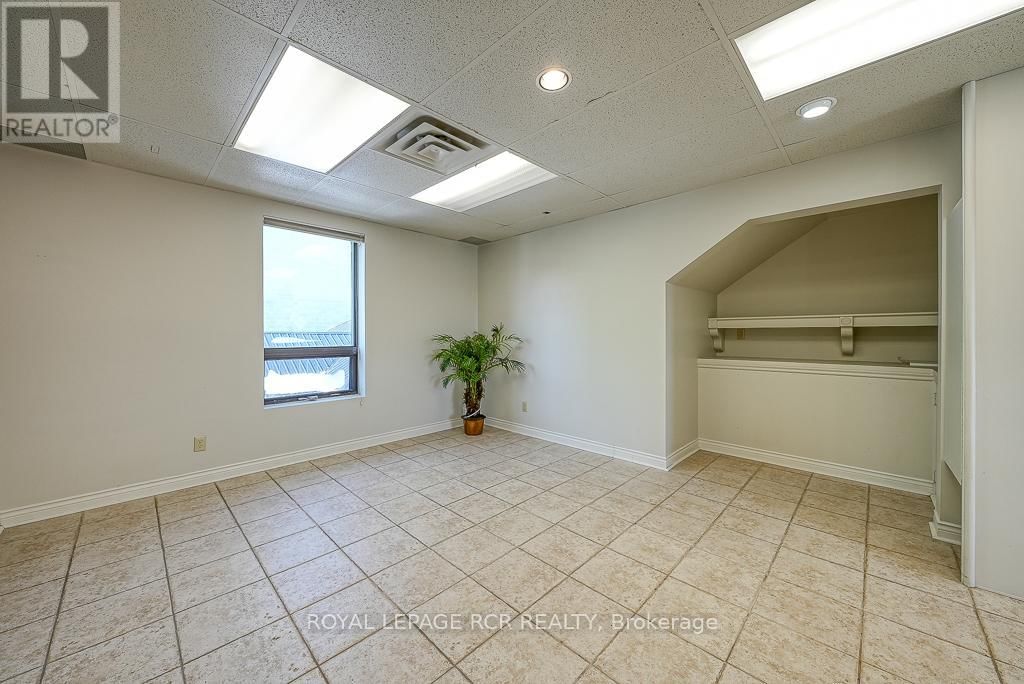 590 ADELAIDE STREET Image 3