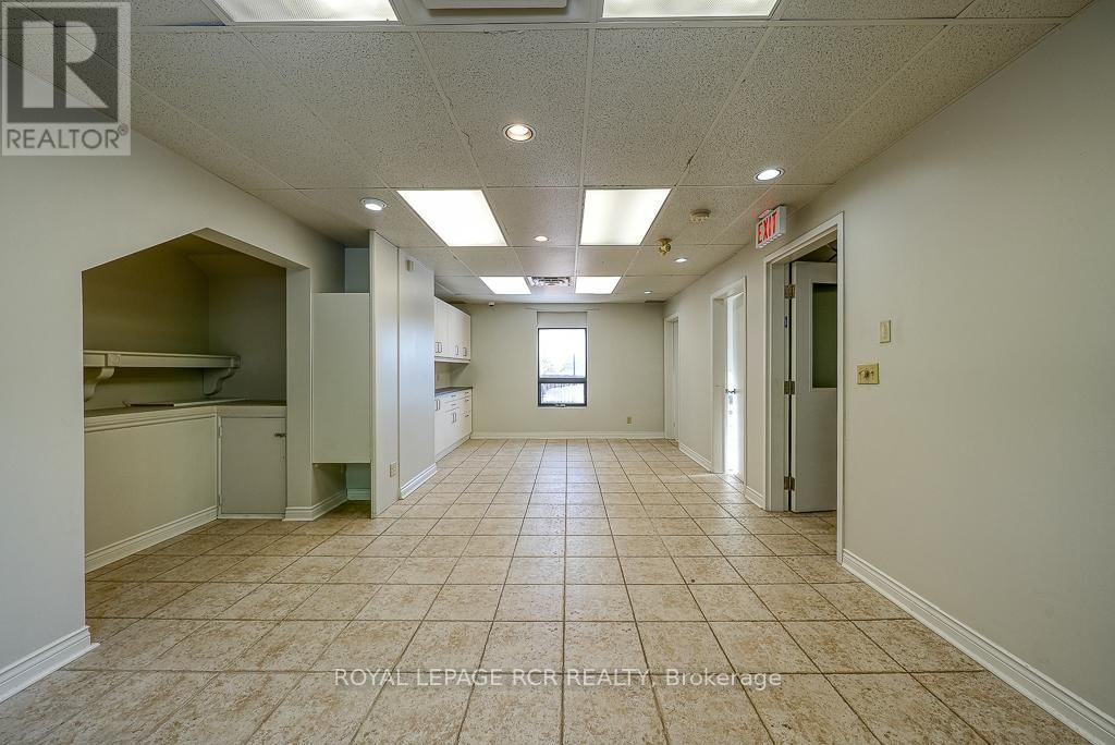 590 ADELAIDE STREET Image 4