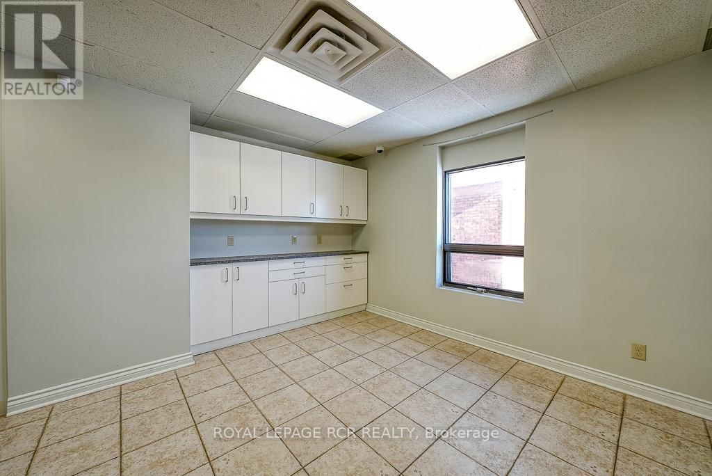 590 ADELAIDE STREET Image 5