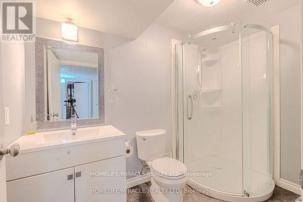 880 27TH STREET EAST Image 33