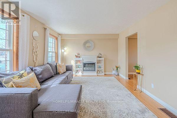 880 27TH STREET EAST Image 8