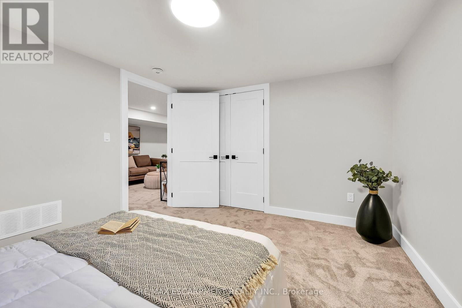 4 RYERSE CRESCENT Image 33