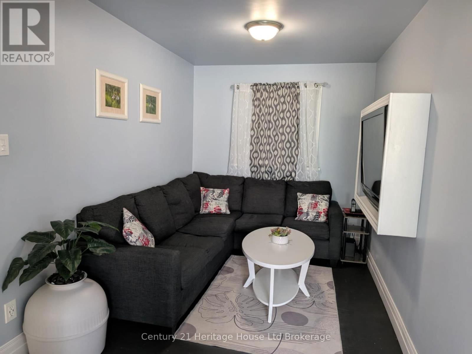 293 CLARKE STREET NORTH Image 12