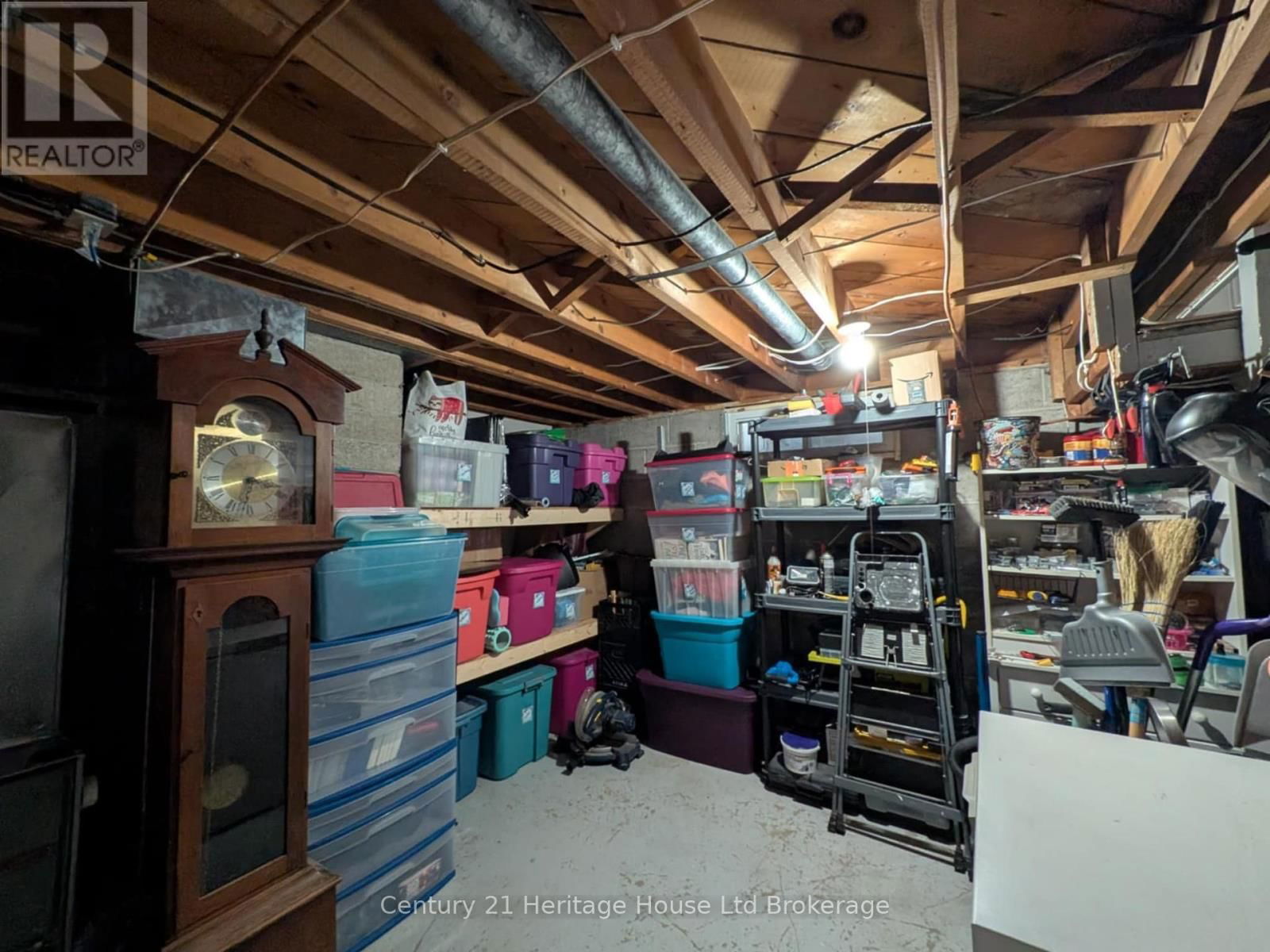 293 CLARKE STREET NORTH Image 23