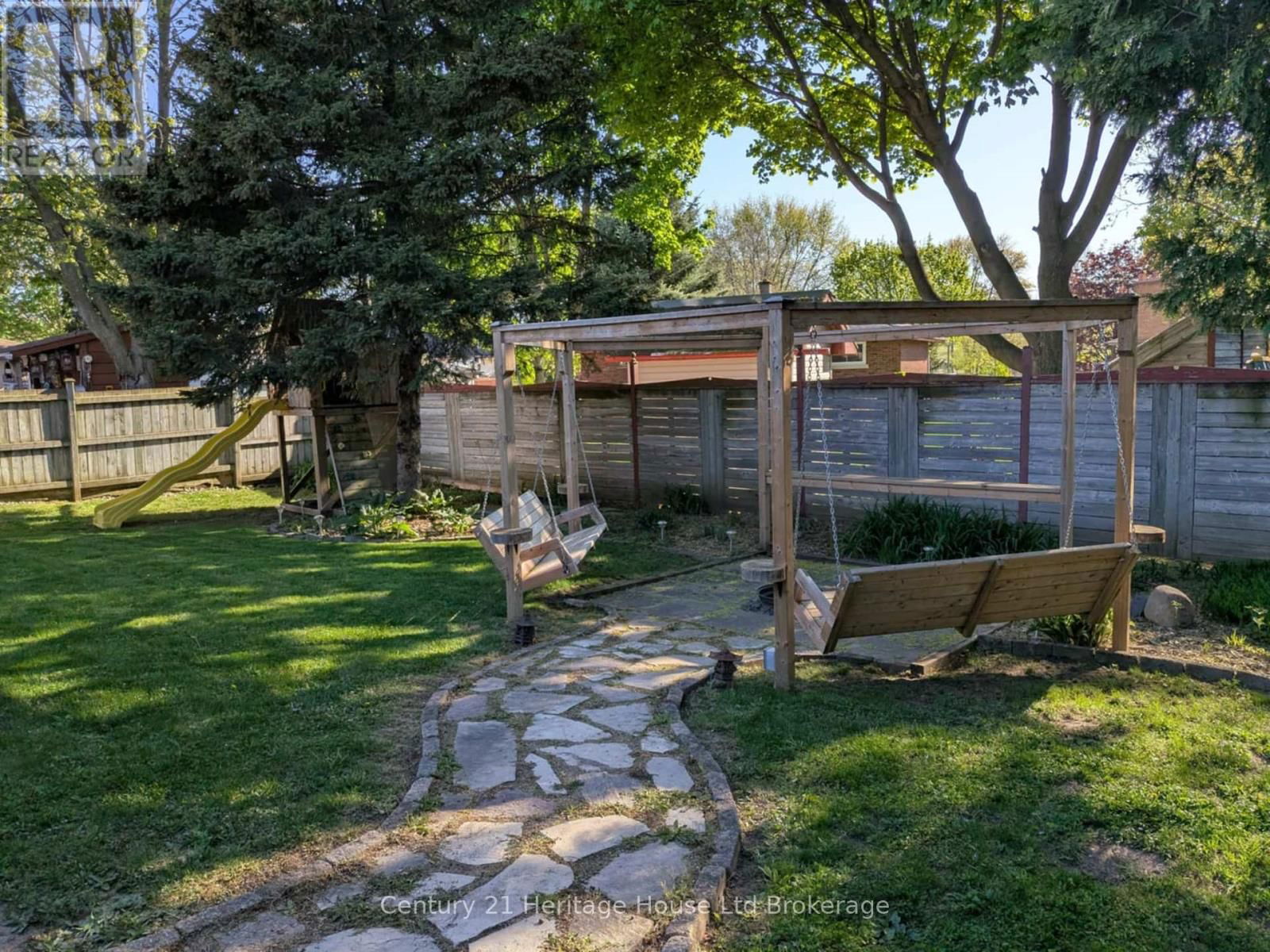 293 CLARKE STREET NORTH Image 29