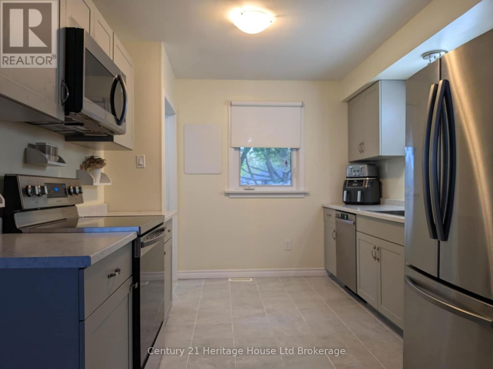293 CLARKE STREET NORTH Image 7