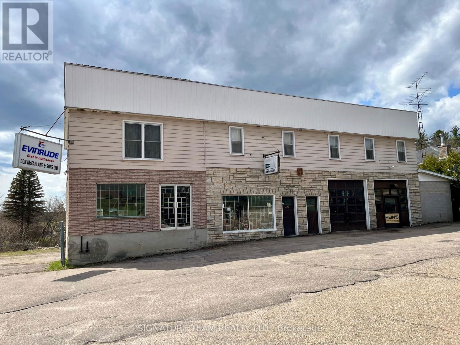 292 BONNECHERE STREET WEST Image 1