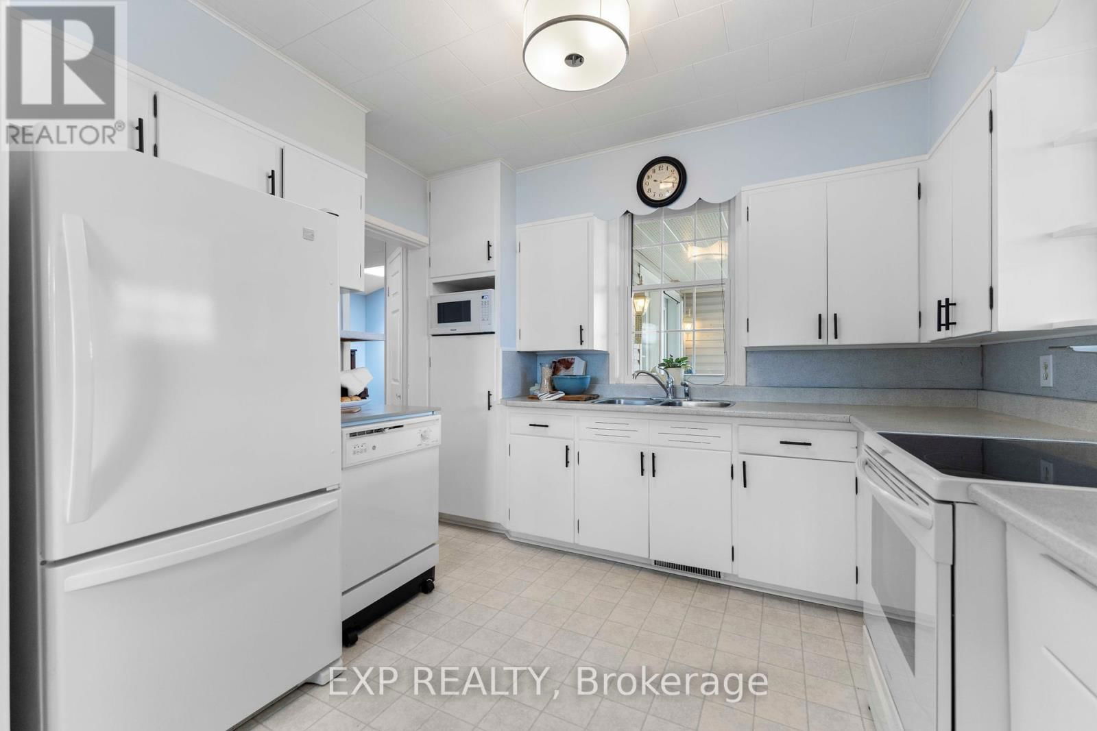 703 SEVENTH STREET Image 11