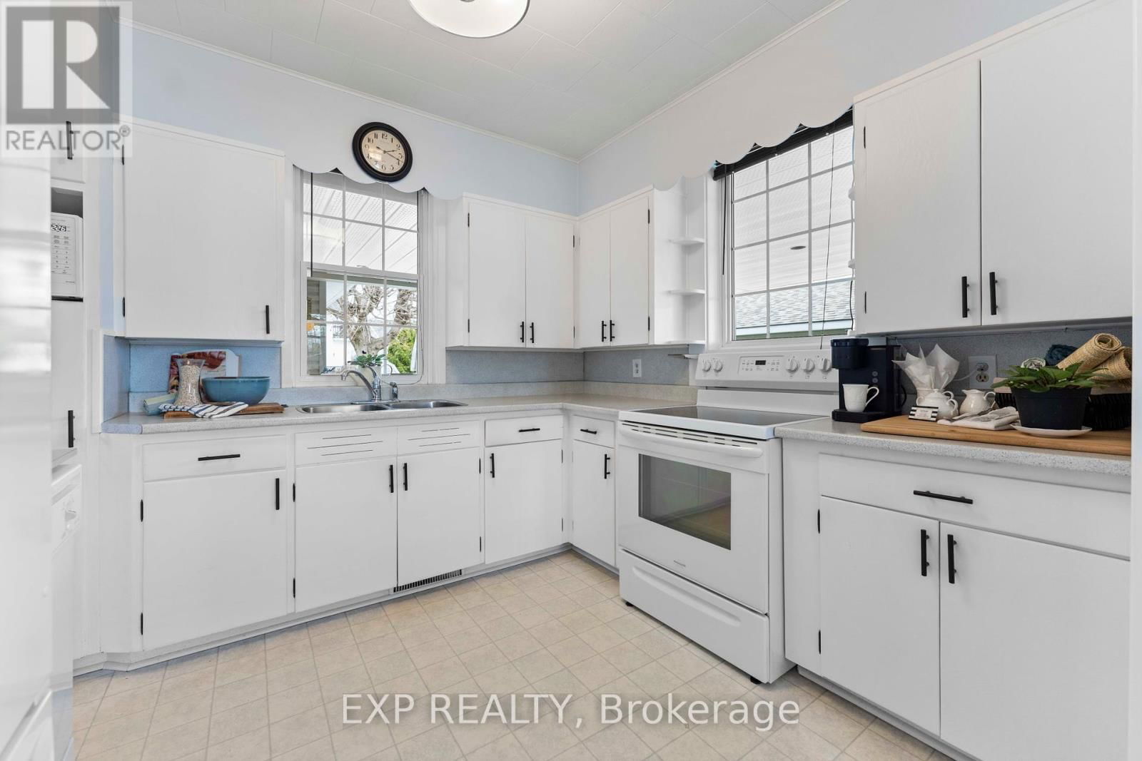 703 SEVENTH STREET Image 12